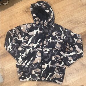 Like new ALL IN MOTION Camouflage Kids puffer snow Jacket XL